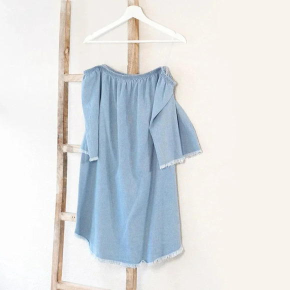 ACTIVE USA DRESS Sz Large BLUE DENIM CHAMBRAY OFF SHOULDER RAW HEM 3/4 SLEEVES - Picture 1 of 9